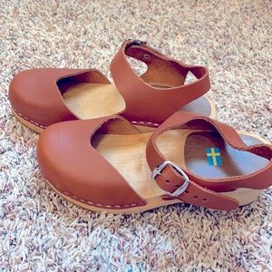 Mia light brown color clog